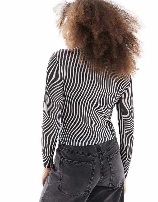 ASOS DESIGN - Maglietta baby a maniche lunghe in rete con stampa di labbra, 3 di 4