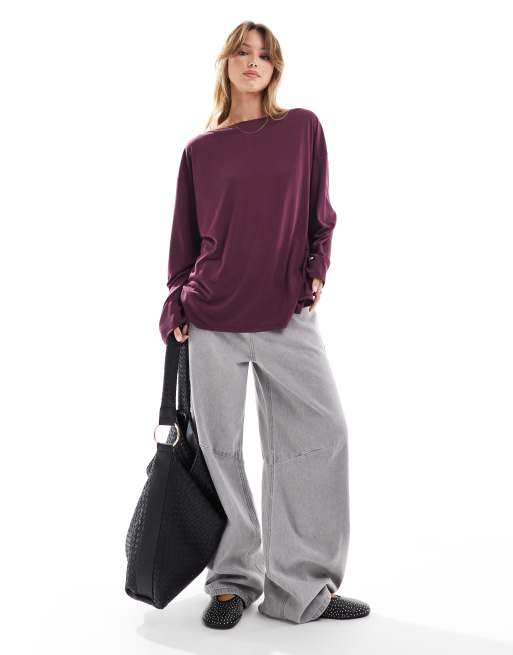 ASOS DESIGN - Maglietta bordeaux in modal a maniche lunghe vestibilità comoda con spalla scoperta, 2 di 4