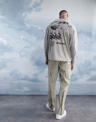ASOS DESIGN - Maglietta oversize a maniche lunghe grigia con stampa multicolore sul retro