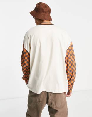 Maglietta oversize color bianco sporco con maniche lunghe con stampa a quadri-Neutro - ASOS DESIGN T-shirt donna  - immagine2
