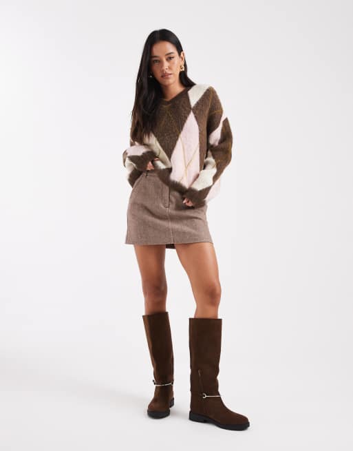 ASOS DESIGN - Maglione color cioccolato squadrato a losanghe con scollo a V, 3 di 4