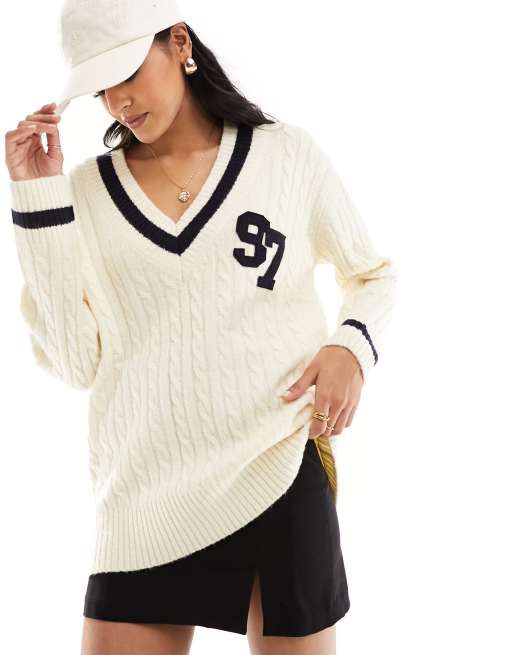 ASOS DESIGN - Maglione color panna oversize stile college con scollo a V