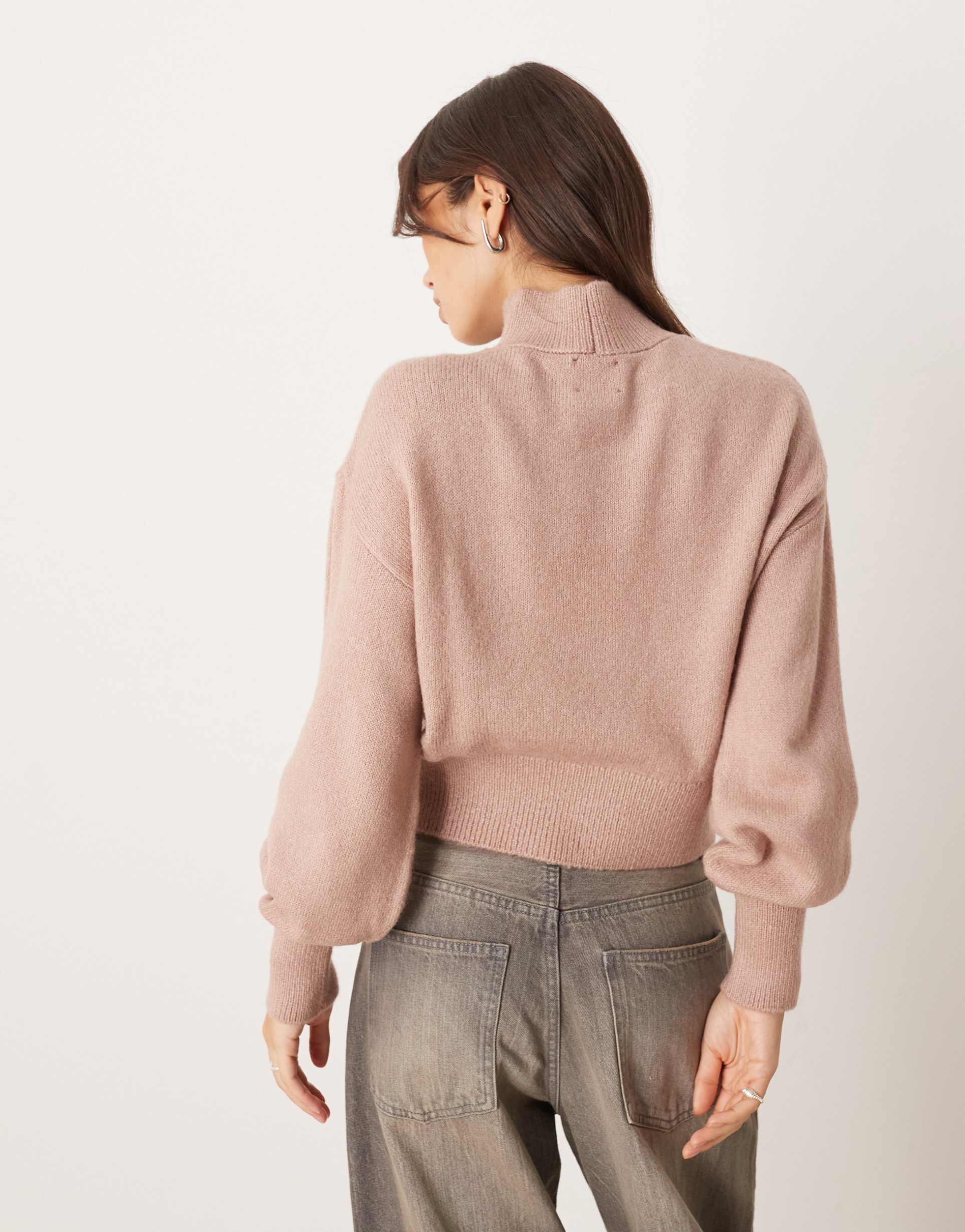 ASOS DESIGN - Maglione color pietra con collo a imbuto