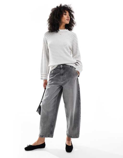 ASOS DESIGN - Maglione girocollo lavorato con maniche raglan a righe grigie, 2 di 4