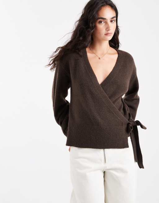 ASOS DESIGN - Maglione lavorato color marrone cioccolato con allacciatura laterale 