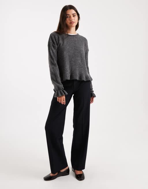 ASOS DESIGN - Maglione lavorato grigio con fondo a volant, 3 di 4