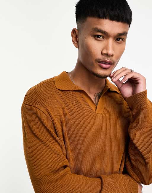ASOS DESIGN - Maglione leggero oversize marrone a coste con intaglio sul collo