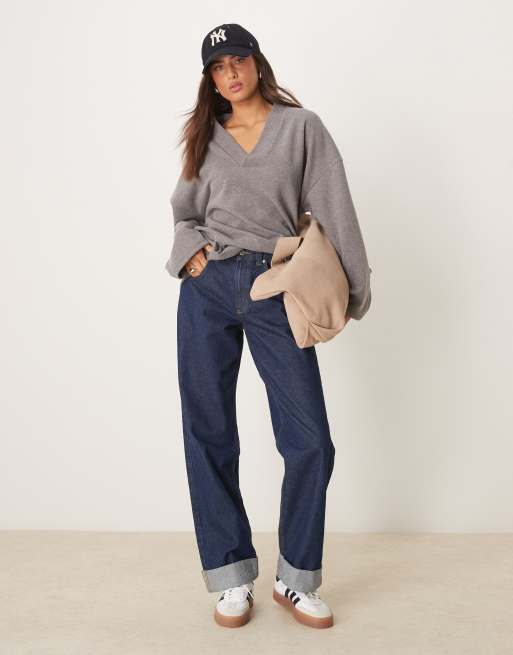 ASOS DESIGN - Maglione morbido color antracite mélange con scollo a V, 4 di 4