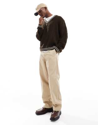 ASOS DESIGN - Maglione oversize in maglia a trecce stile cricket marrone con righe color crema sui bordi