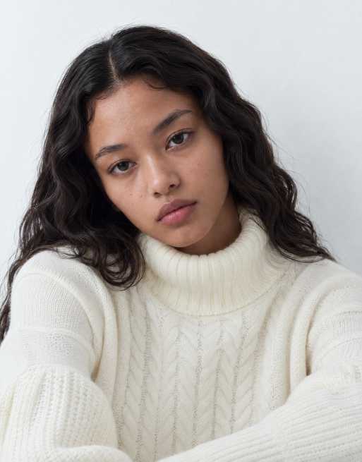 ASOS DESIGN maglione oversize lavorato a trecce con collo a imbuto in crema, 7 di 10