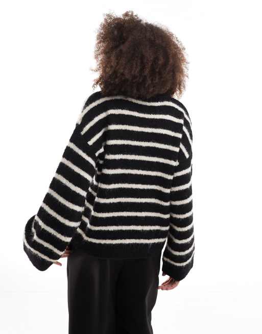 ASOS DESIGN - Maglione soffice in misto lana nero e bianco a righe con maniche ampie, 2 di 4