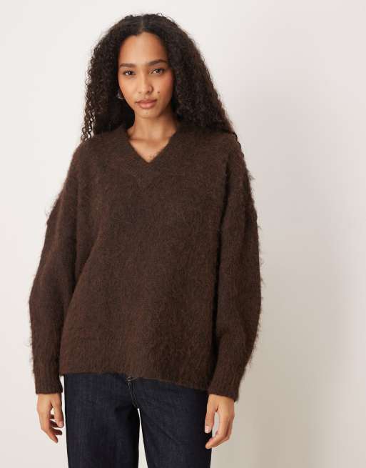 ASOS DESIGN - Maglione spazzolato oversize color cioccolato con scollo a V