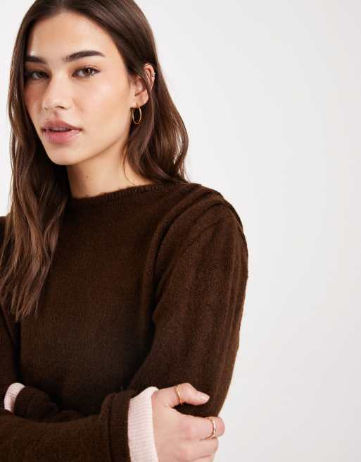 ASOS DESIGN - Maglione stretto a doppio strato color cioccolato e rosa a contrasto, 3 di 4