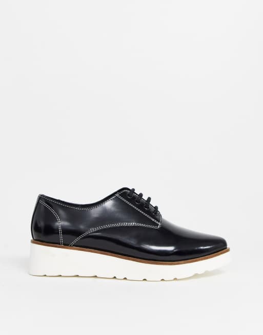 pointed flat leather shoes