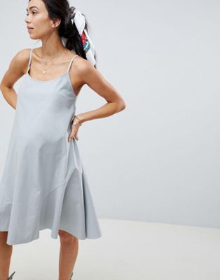 ASOS DESIGN – Mammakläder – Solklänning i midistorlek och swingmodell med trapetsdesign och snörning baktill-Blå