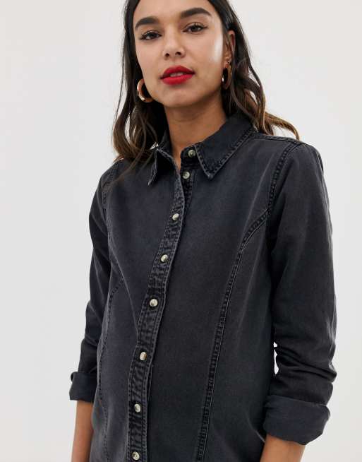 ASOS DESIGN – Mammakläder – svart figursydd cowboyskjortklänning i denim, 3 av 4