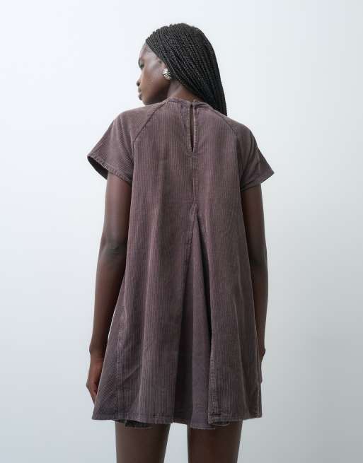 ASOS DESIGN manchesterklänning med godet, mini, t-shirtmodell, hög krage, tvättad kolgrå, 4 av 4
