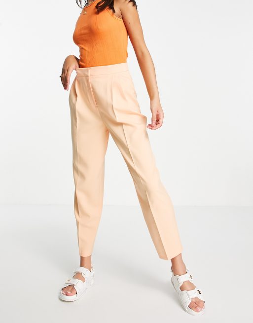 ASOS DESIGN – Mansy – Schmal zulaufende Anzughose in Koralle