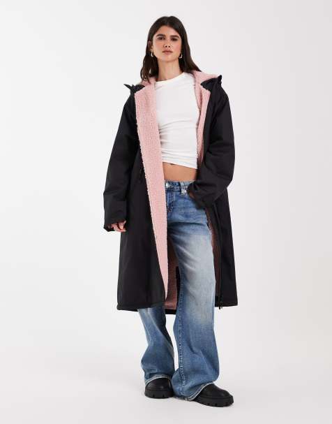 ASOS DESIGN manteau long imperméable noir avec doublure en imitation peau de mouton rose - view 1
