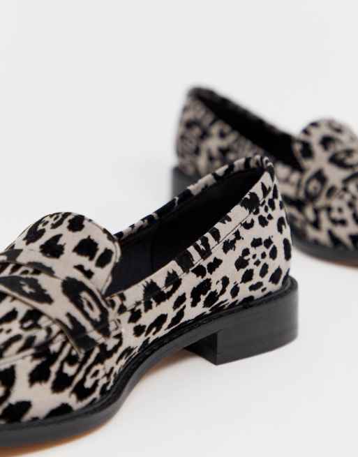 ASOS DESIGN – Mantra – Grå leopardmönstrade platta loafers, 2 av 4