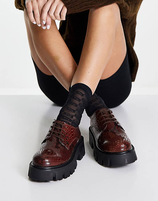 Bevidst Armstrong Indkøbscenter ASOS DESIGN - Marcos - Chunky flade sko i læder med snørebånd og  slangeprint | ASOS