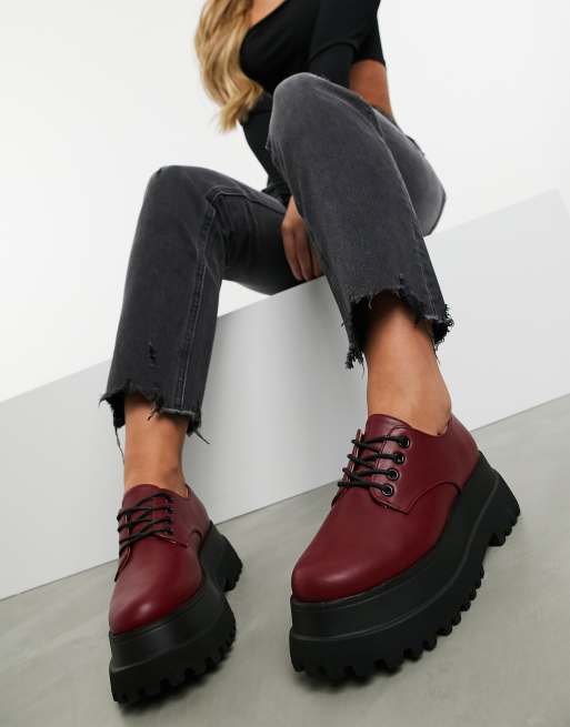 ASOS DESIGN - Marcy - Platte veterschoenen met dikke zool in bordeauxrood