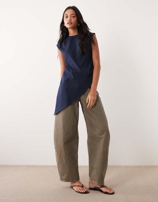 ASOS DESIGN – Marinblå, ärmlös topp med asymmetrisk fåll, 4 av 4