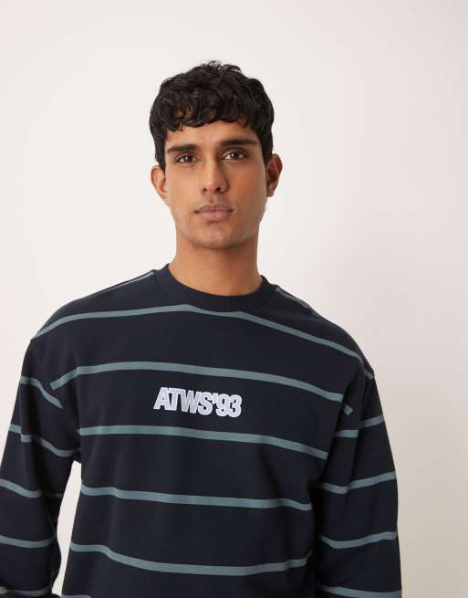 ASOS DESIGN – Marinblå, avslappnad sweatshirt med rund halsringning, randig design och text, 5 av 5