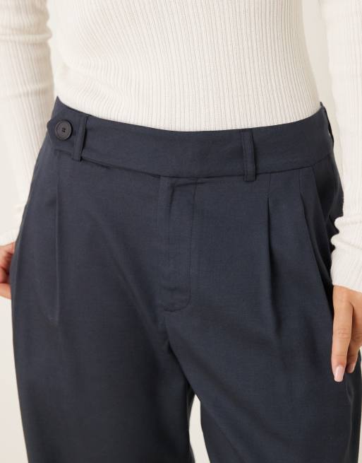 ASOS DESIGN – Marinblå, avslappnade, figursydda byxor med raka ben och låg midja, 4 av 5