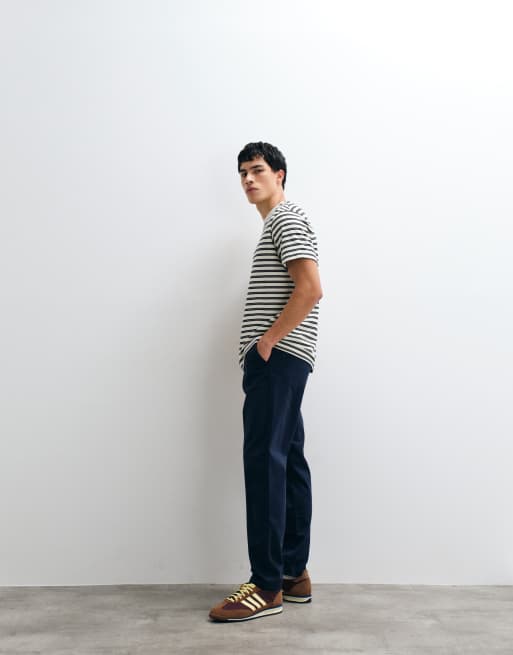ASOS DESIGN – Marinblå, avsmalnande chinos, 2 av 5