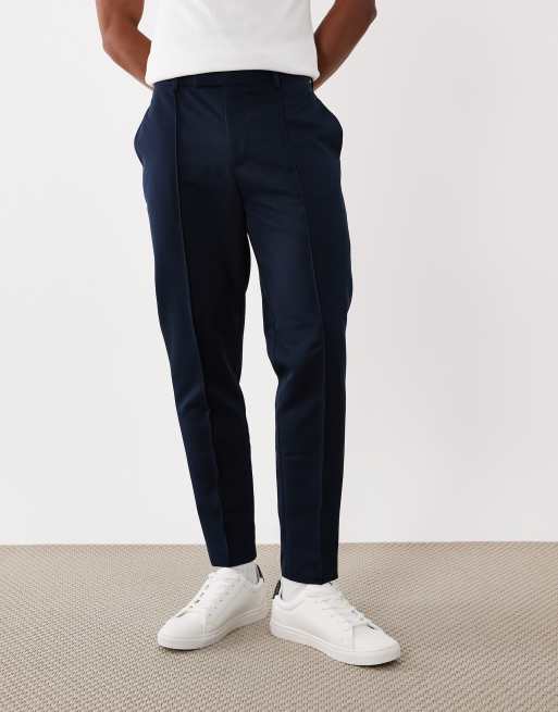 ASOS DESIGN – Marinblå, avsmalnande finbyxor med stråveck framtill, 2 av 5