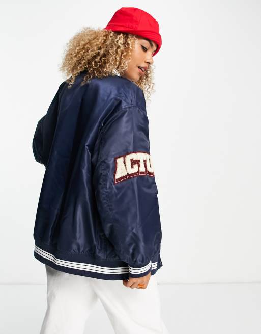 ASOS DESIGN – Marinblå bomberjacka i collegestil, 2 av 4