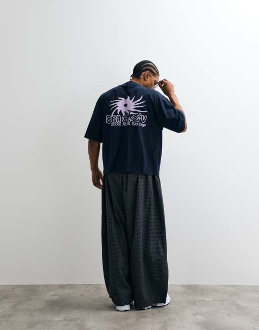 ASOS DESIGN – Marinblå, boxig t-shirt i oversize med texttryck baktill, 2 av 5