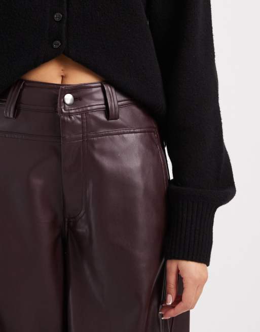 ASOS DESIGN – Marinblå byxor med barrelben och dekorativ söm i läderimitation, 4 av 5
