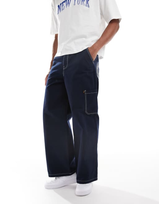 ASOS DESIGN – Marinblå cargobyxor i superbaggy-stil med broderade bakfickor, 4 av 5