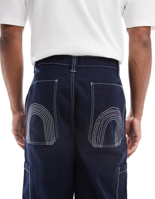 ASOS DESIGN – Marinblå cargobyxor i superbaggy-stil med broderade bakfickor, 5 av 5