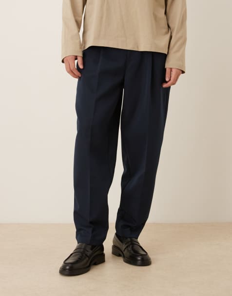 ASOS DESIGN – Marinblå, figursydda, avsmalnande byxor i oversize med elastisk midja - view 1