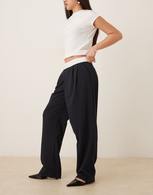 ASOS DESIGN – Marinblå, figursydda byxor med vida ben och asymmetriskt, råskuret midjeband , 5 av 5