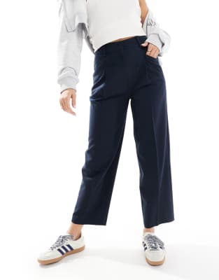 ASOS DESIGN – Marinblå, figursydda och ankellånga byxor - view 1