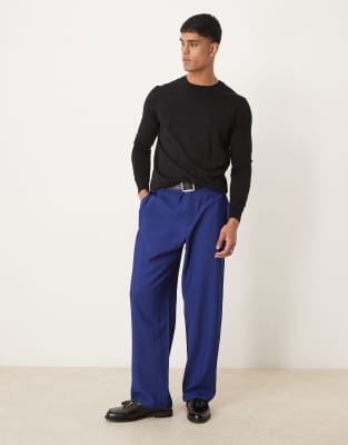ASOS DESIGN – Marinblå finbyxor med vida ben och breda bälteshällor - view 1