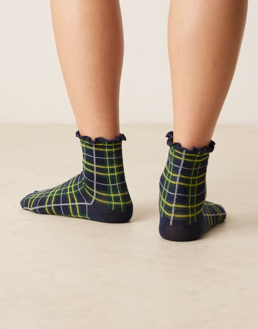 ASOS DESIGN – Marinblå, flerfärgade, smårutiga strumpor med volangkant, 3 av 3