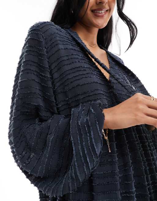 ASOS DESIGN – Marinblå fluffig midiklänning i dra på-modell, 2 av 4