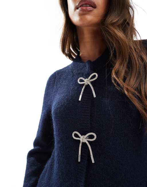 ASOS DESIGN – Marinblå kofta med rund halsringning, snäv passform och strassprydda rosettknappar, 2 av 4