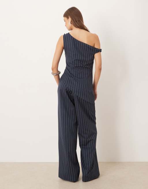 ASOS DESIGN – Marinblå, kritstrecksrandig jumpsuit med tvinnat axelband, 3 av 4