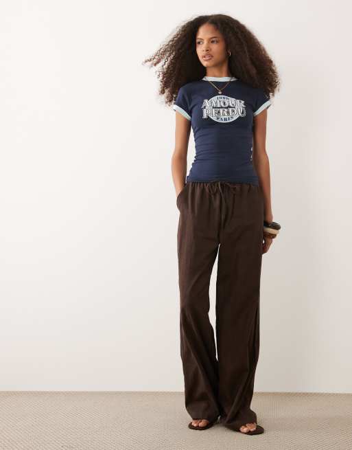 ASOS DESIGN – Marinblå, krympt t-shirt med kantrand och "Amour Perdu"-tryck, 3 av 4