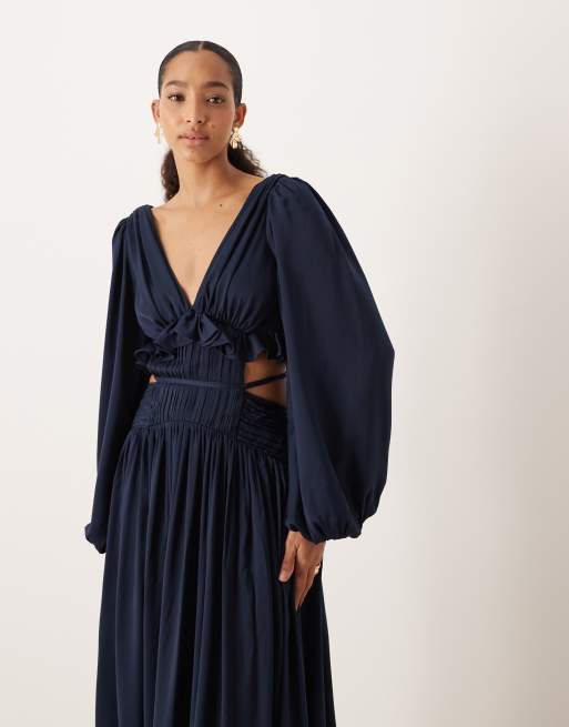 ASOS DESIGN – Marinblå midaxiklänning i satin med djup ringning och utskurna detaljer, 2 av 4
