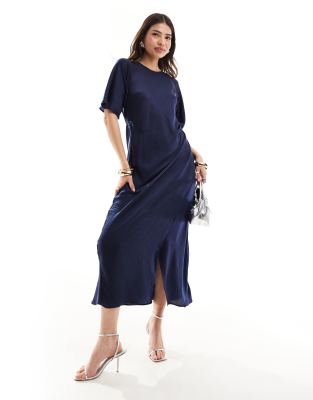 ASOS DESIGN – Marinblå midiklänning med utsvängd ärm och omlottdesign - view 1