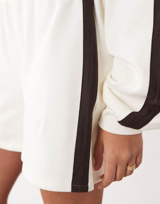 ASOS DESIGN – Marinblå och gräddvita shorts med sidorand, del av set, 3 av 5