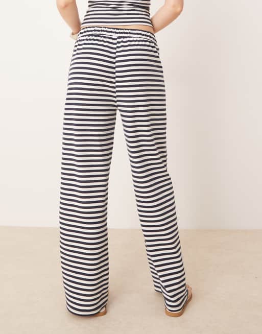 ASOS DESIGN – Marinblå- och vitrandiga byxor med vida ben och låg midja, del av set, 2 av 5