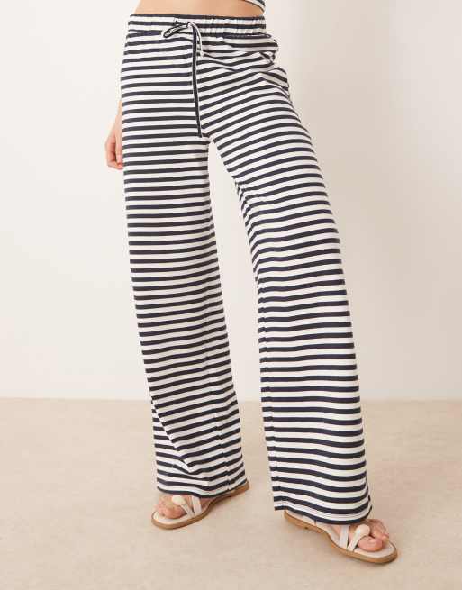 ASOS DESIGN – Marinblå- och vitrandiga byxor med vida ben och låg midja, del av set, 4 av 5